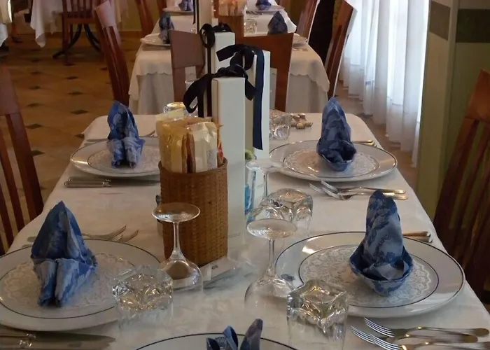 מלון Riviera 3*